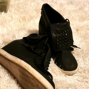 Wedge sneakers